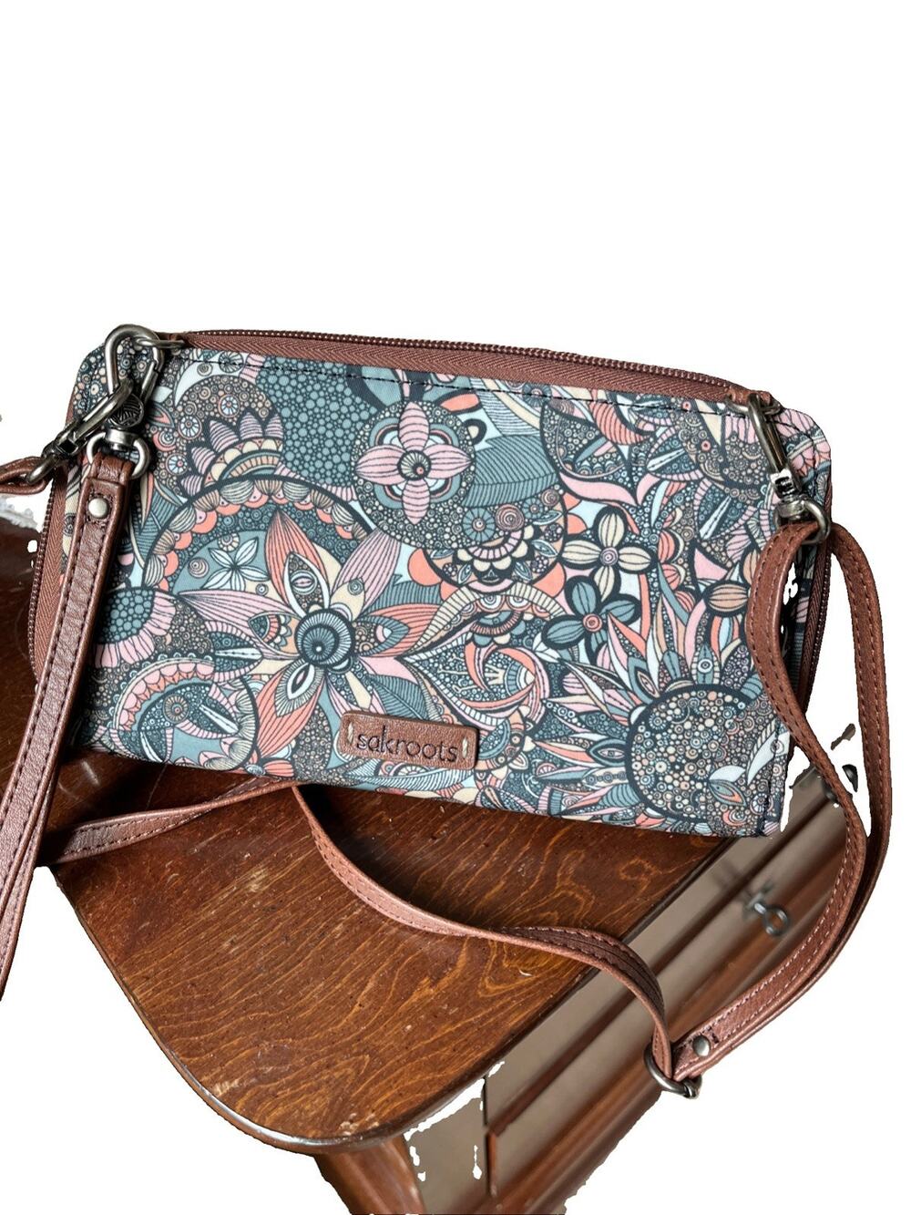 Sakroots Crossbody Wallet Wristlet Clutch Phone Credit Card Purse New